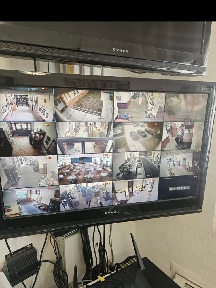 Multi-camera live monitoring wall
